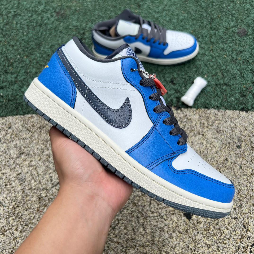AJ1小闪电 堪比联名的街头艺术
这双细节满满的Air Jordan 1 Low灰白蓝这颜值你
爱了